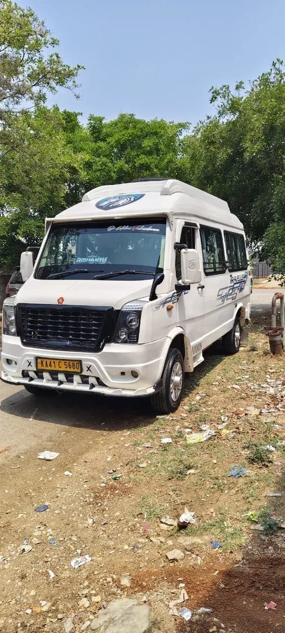 Sushi Travels Luxury Tempo Traveller 9+1 Seater — photo 2 of 9