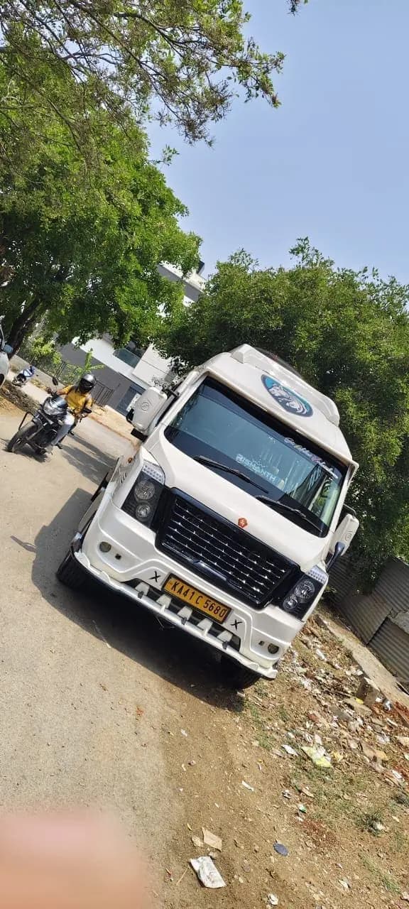 Sushi Travels Luxury Tempo Traveller 9+1 Seater — photo 3 of 9