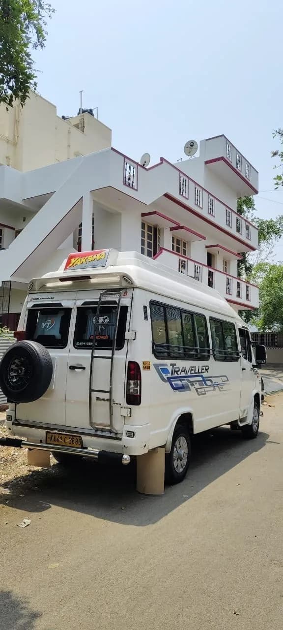 Sushi Travels Luxury Tempo Traveller 9+1 Seater — photo 7 of 9