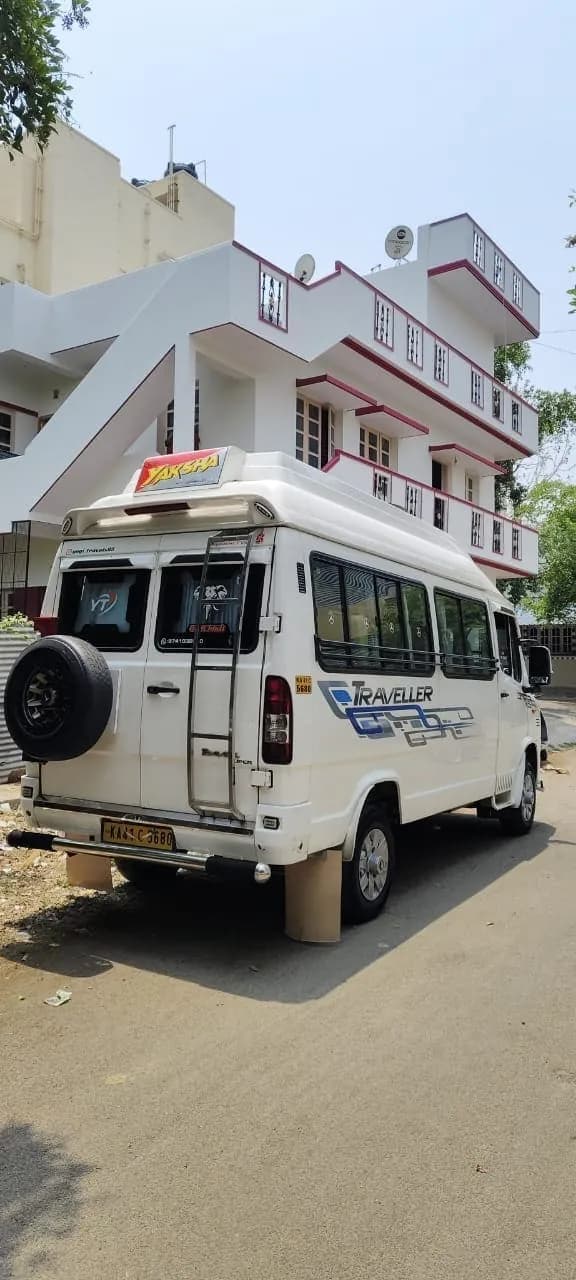 Sushi Travels Luxury Tempo Traveller 9+1 Seater — photo 8 of 9