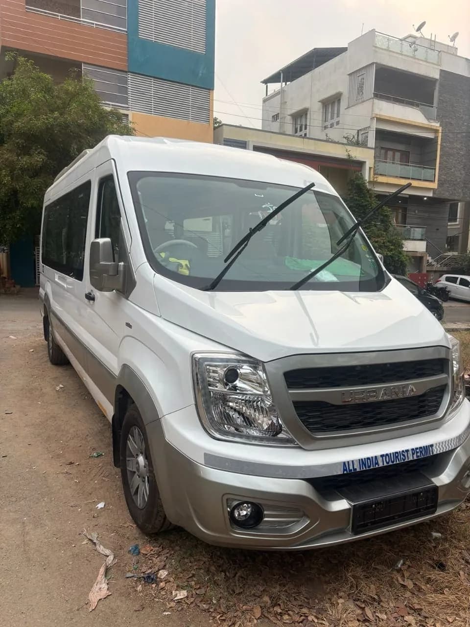 Sushi Travels Force Urbania Luxury 16-Seater — photo 5 of 10