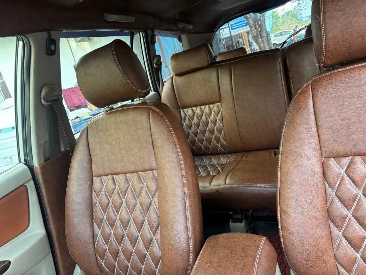 Sushi Travels Toyota Innova (2011) — photo 4 of 7